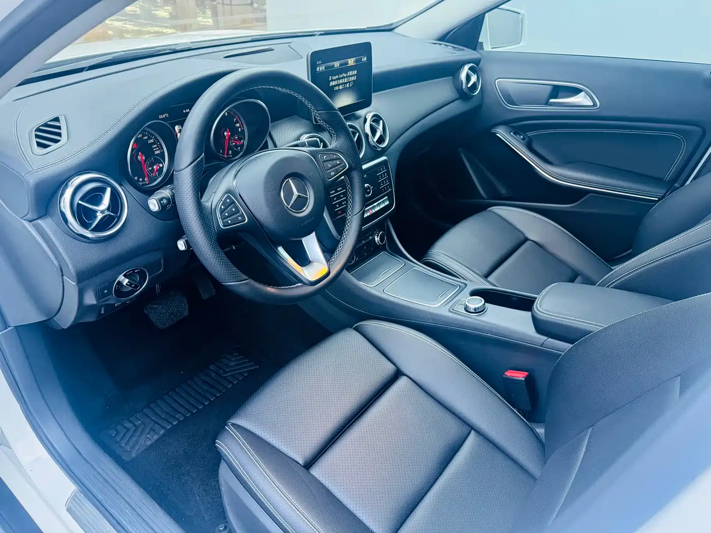 Mercedes-Benz GLA 2018 GLA 200 Fashion фото 4