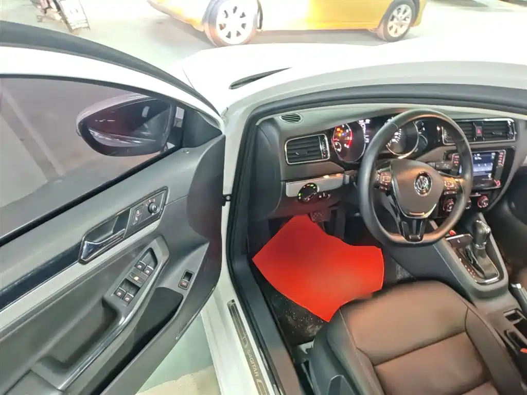 Volkswagen Sagitar 2018 180TSI DSG Premium Edition фото 16