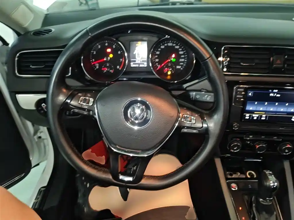 Volkswagen Sagitar 2018 180TSI DSG Premium Edition фото 11