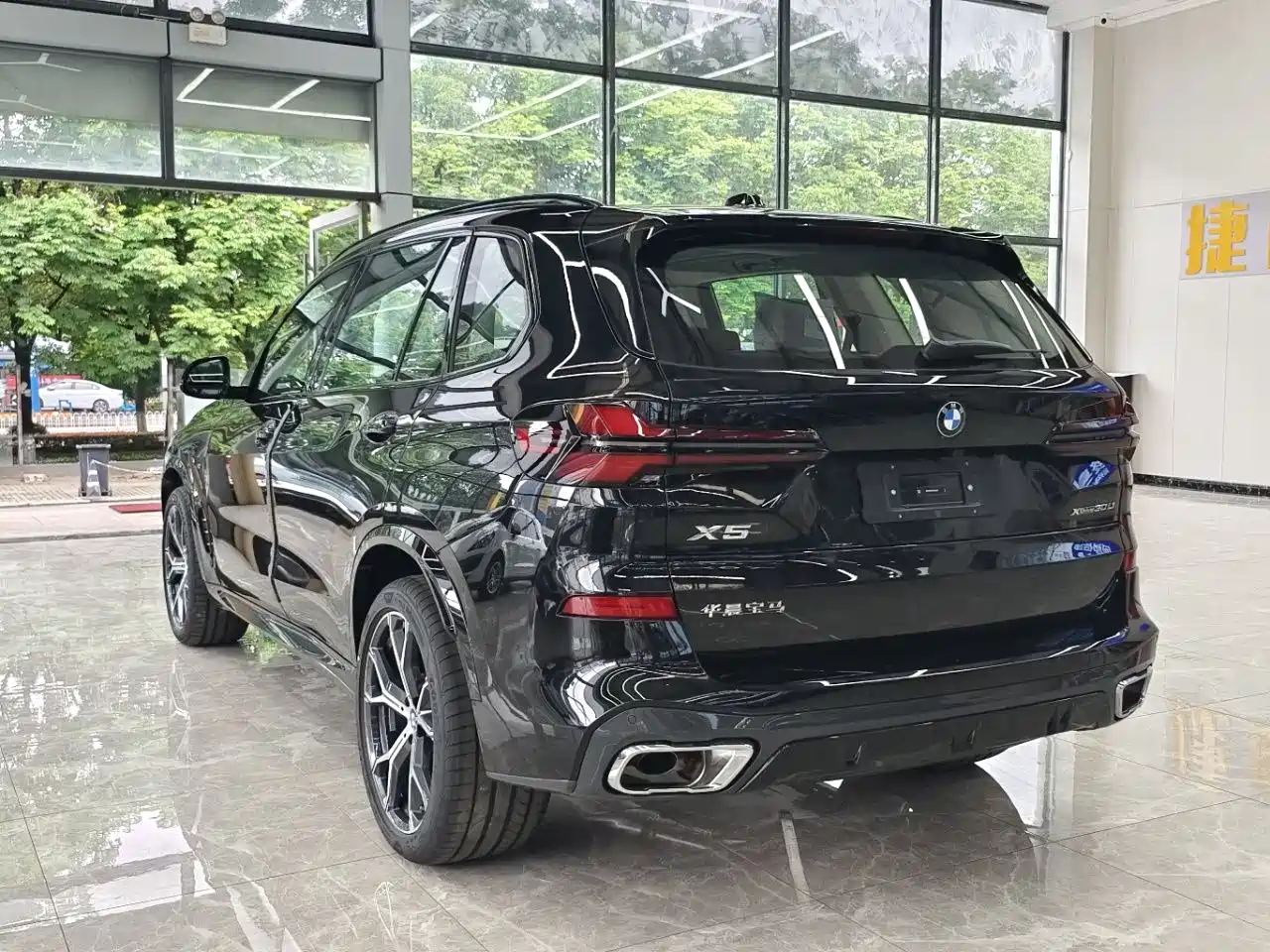 BMW X5 2026 xDrive 30Li Luxury M Sport Night Edition Package фото 25
