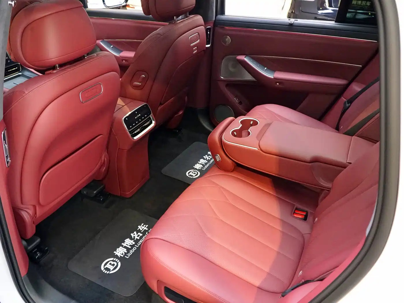 AITO Wenjie AITO M8 2025 Range Extender Max+ Edition 53.4kWh 5-seater фото 5