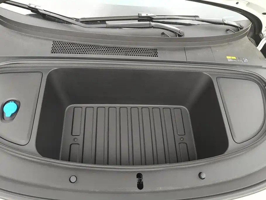 Li Auto i6 2026 2025 2WD Base Model