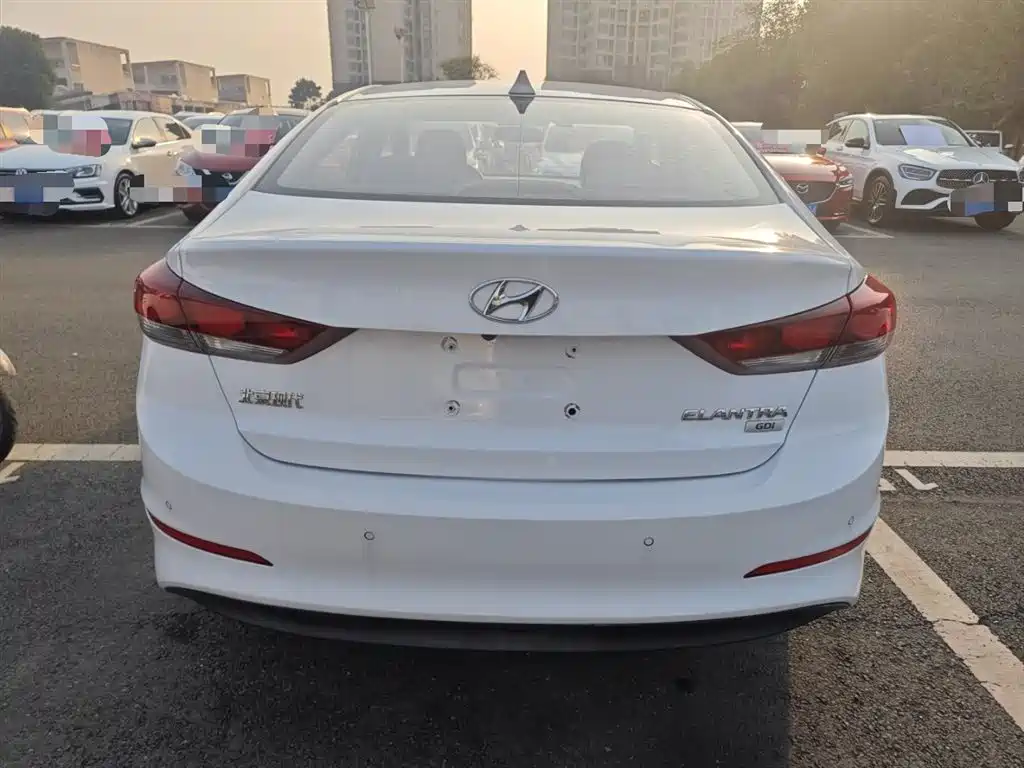 Hyundai Elantra 2016 Model 1.6L Automatic Smart Elite фото 5