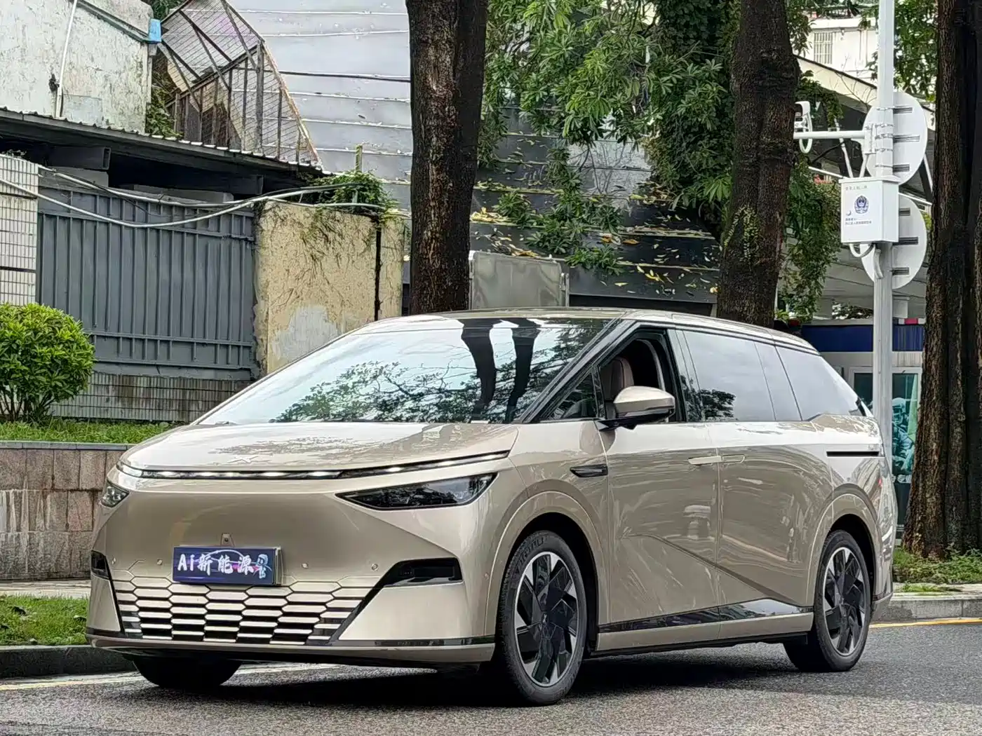 XPeng X9 2024 640 AWD High Performance Max
