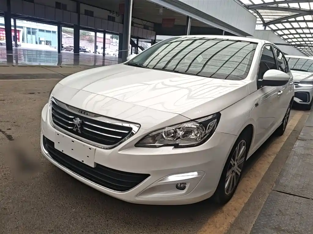 Peugeot 408 2016 1.6T Automatic Luxury Edition фото 2