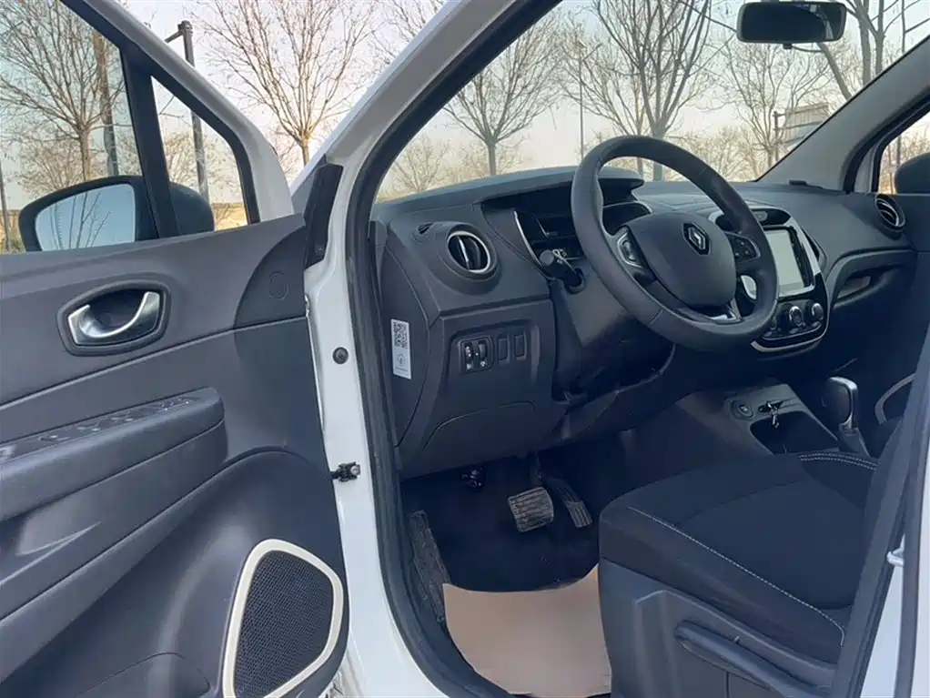 Renault Captur 2019 2018 TCe190 Urban Style