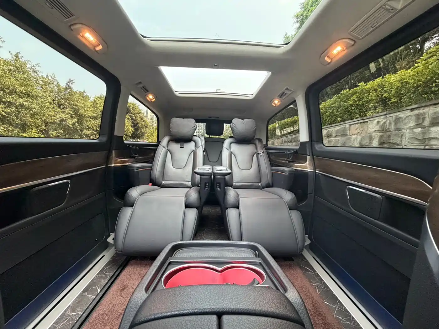 Mercedes-Benz V-Class 2022 V 260 L Long Wheelbase Luxury Edition фото 16