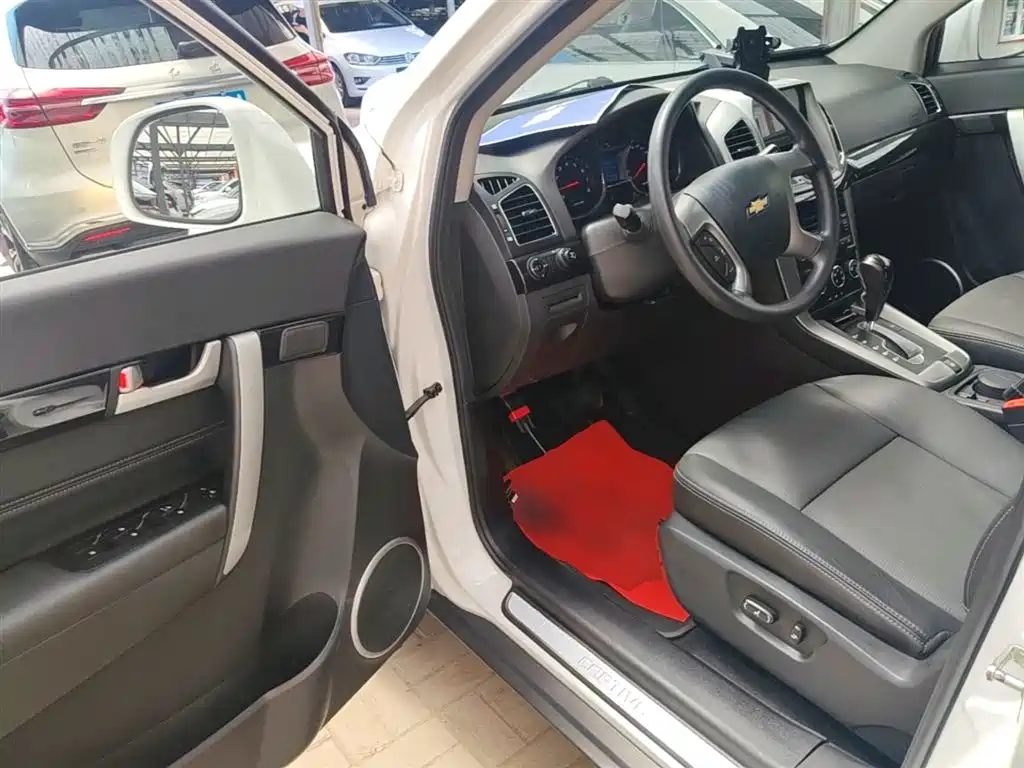 Chevrolet Captiva 2015 2.4L 2WD Urban Edition 7-seater фото 16