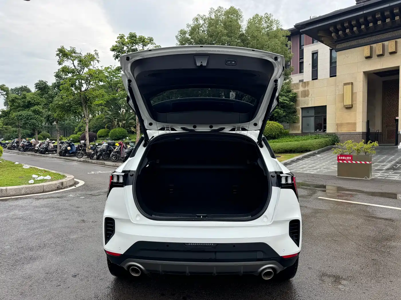 Lynk & Co 06 2023 Remix 1.5T Power Pro фото 16