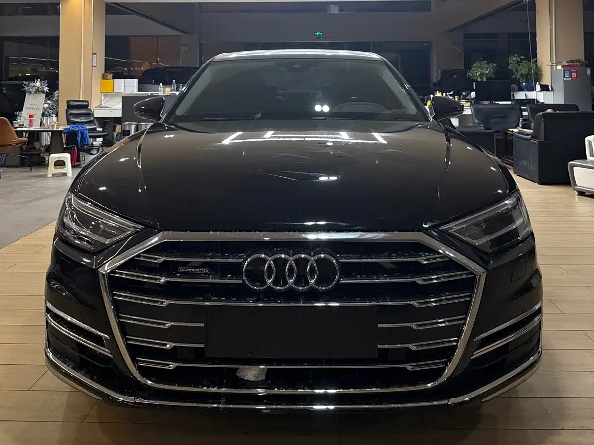 Фото 1 - Audi A8
