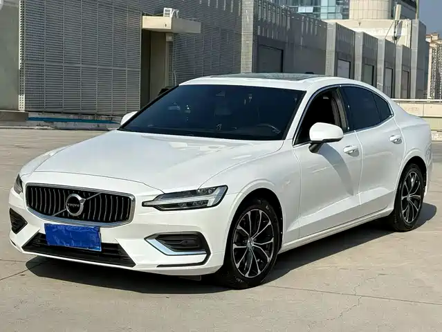 Volvo Volvo S60 2022 B4 Smart Comfort Luxury Edition