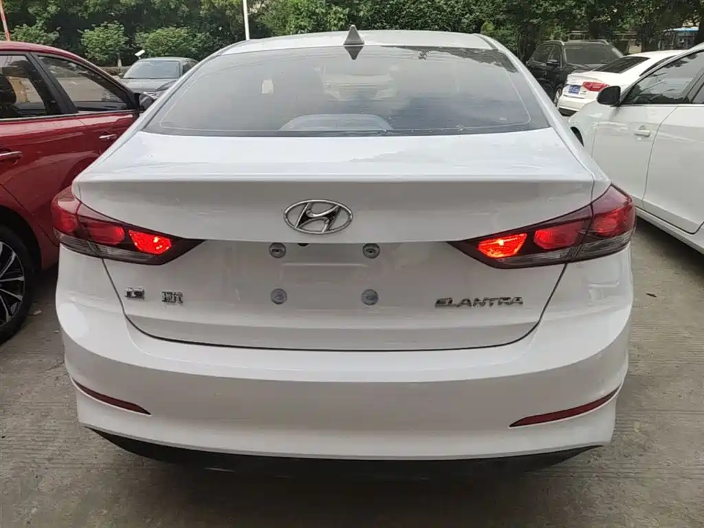 Hyundai Elantra 2016 Model 1.6L Automatic Smart Elite фото 6