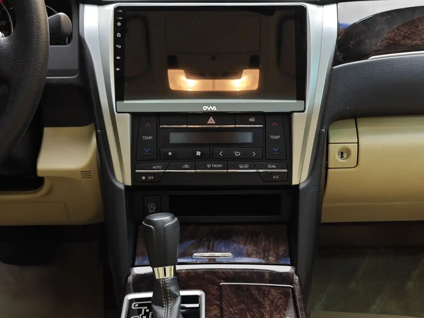Toyota Camry 2016 2.0E 10th Anniversary Elite Edition фото 19