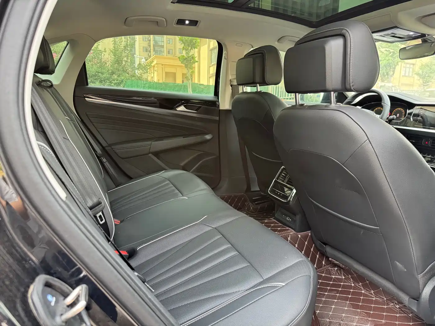 Volkswagen Passat 2024 380TSI Elite Edition фото 6