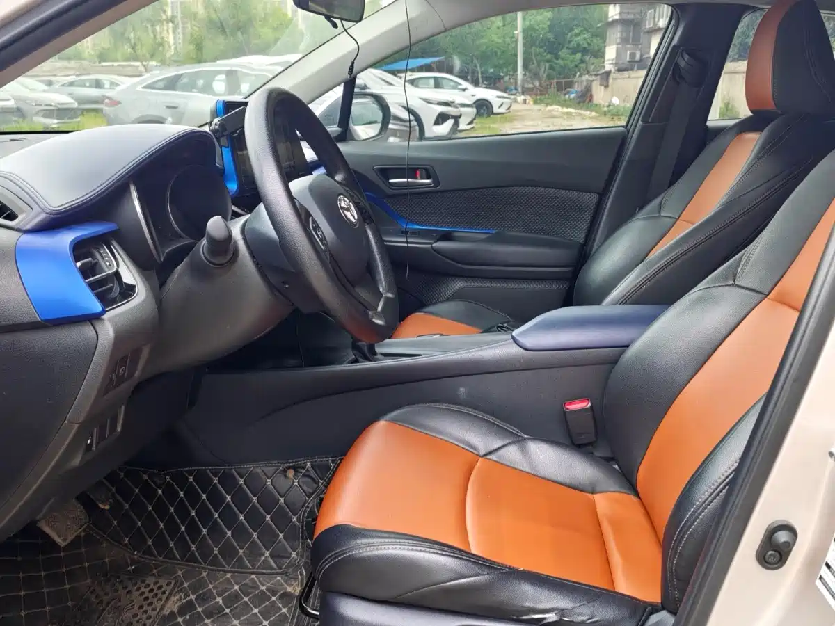 Toyota C-HR 2021 2.0L Comfort Edition фото 3