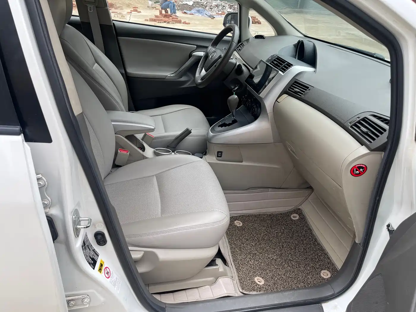Toyota E'Z 2014 Xingyao 180E CVT Elite Multi-function фото 12