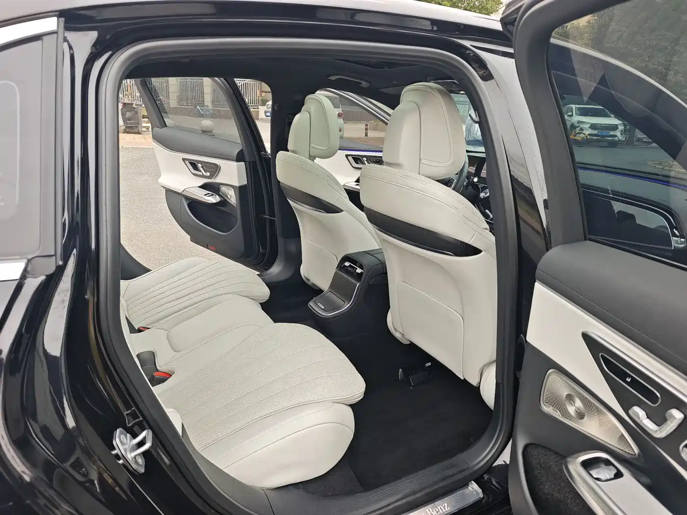 Mercedes-Benz E-Class 2024 Model E 300 L Luxury фото 5