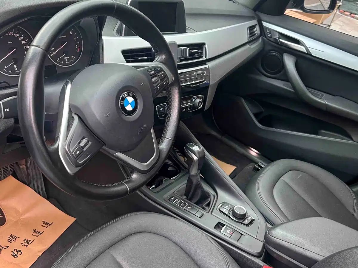 BMW X1 2018 sDrive18Li Premium Model фото 4