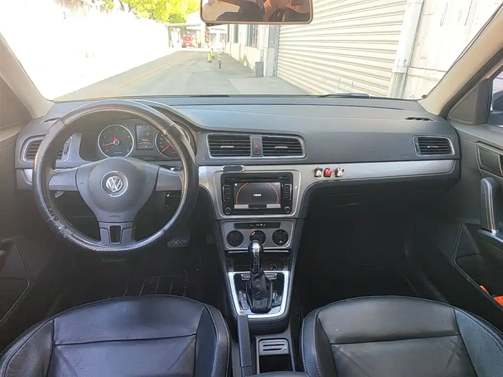 Volkswagen Lavida Tour 2014 1.4TSI Automatic 30th Anniversary Edition фото 13