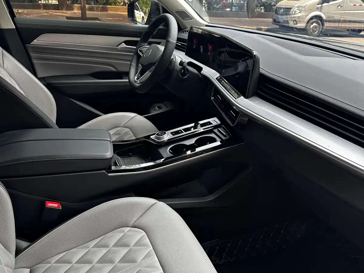 Volkswagen Talagon 2024 380TSI 4WD R-Line Parade Shared Edition фото 9