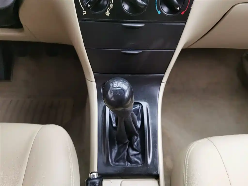 Toyota Corolla 2013 1.6L Manual Value Edition фото 13