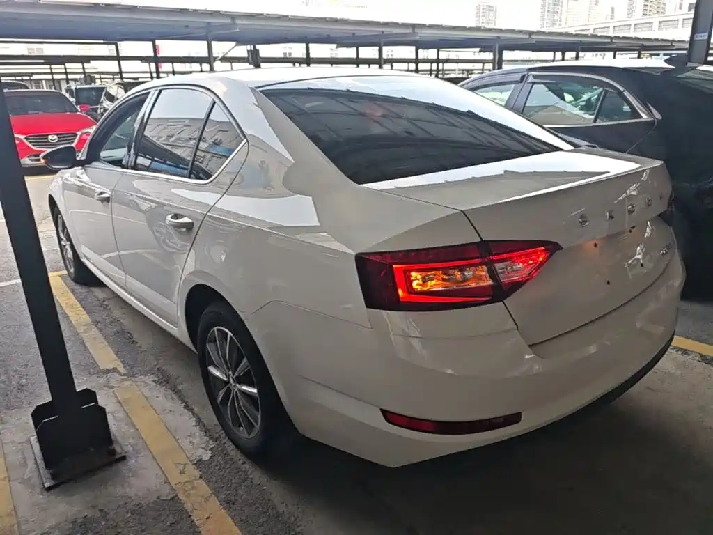 Фото 5 - Škoda Octavia