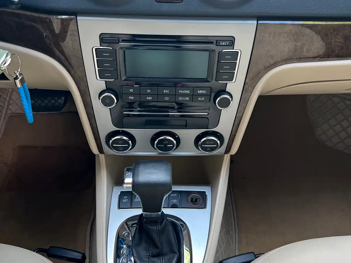 Volkswagen Lavida 2011 1.6L Automatic Pinxuan Edition фото 14