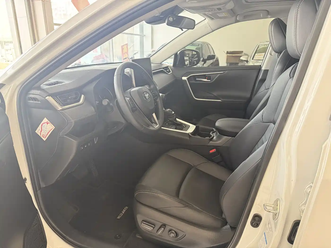Toyota Wildlander 2022 2.0L CVT AWD Luxury PLUS Edition фото 7