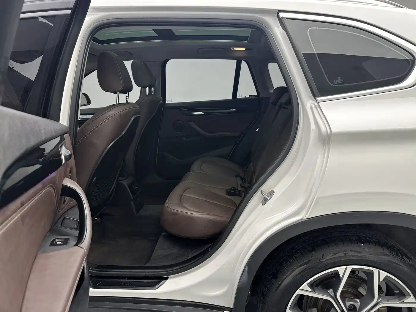 BMW X1 2020 sDrive25Li Leading Model фото 11