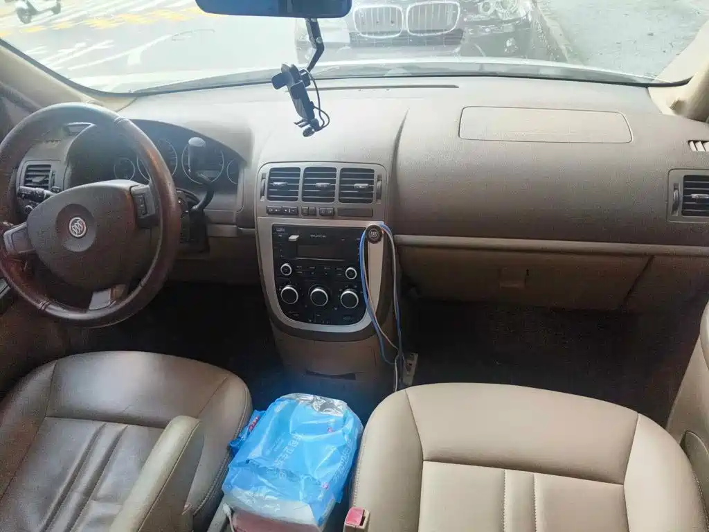 Photo 12 - Buick GL8