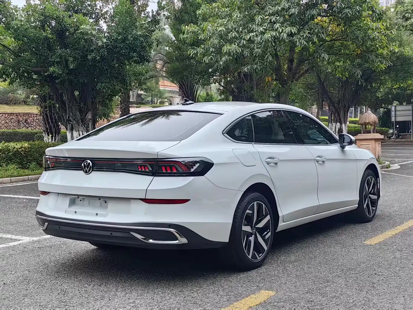 VOLKSWAGEN LINGDU