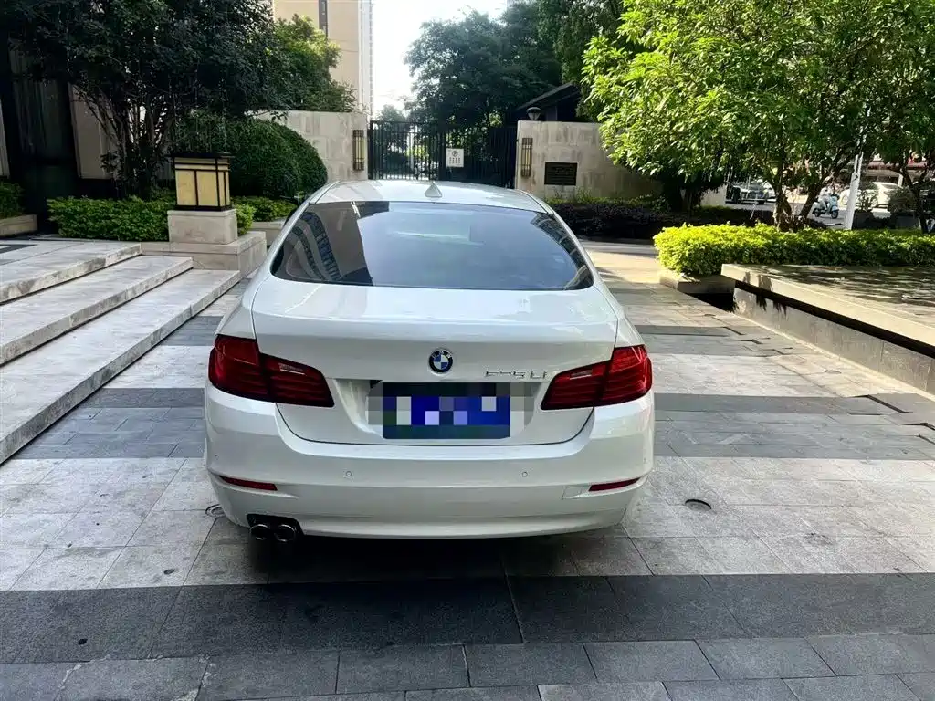 BMW 5 Series 2017 525Li Leading Edition фото 5