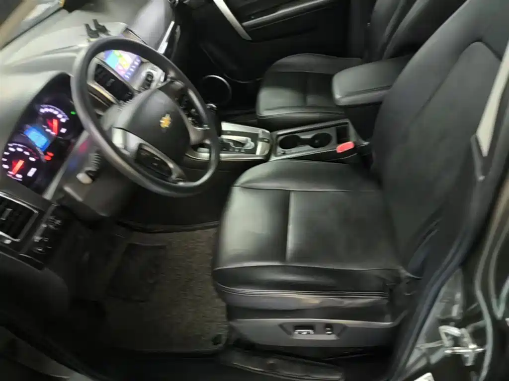 Chevrolet Captiva 2015 2.4L 2WD Urban Edition 7-seater фото 15