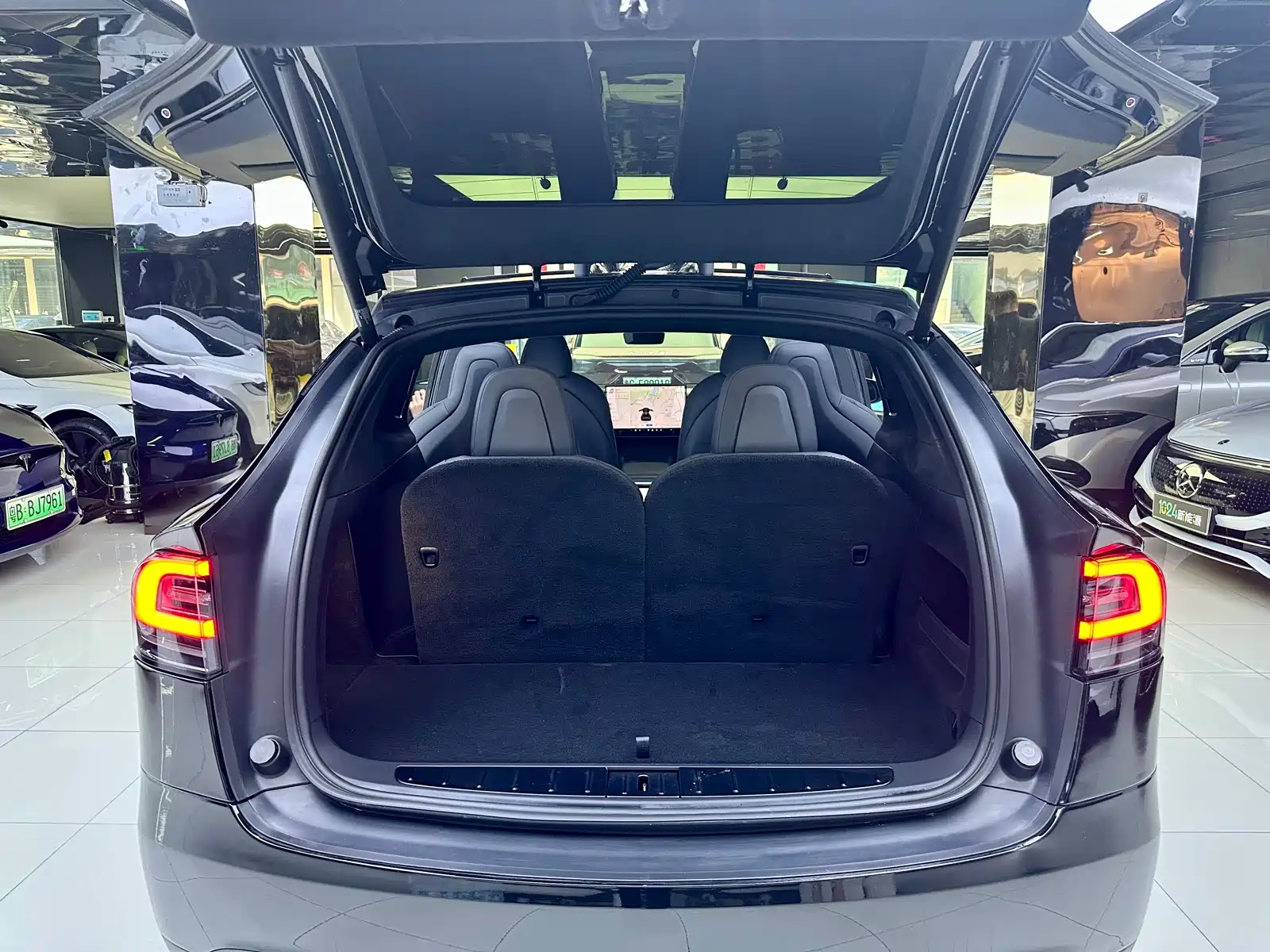 Фото 12 - Tesla Model X