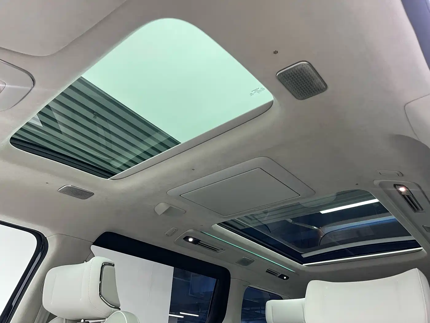 Volvo EM90 2024 2025 Ultra Six-Seater