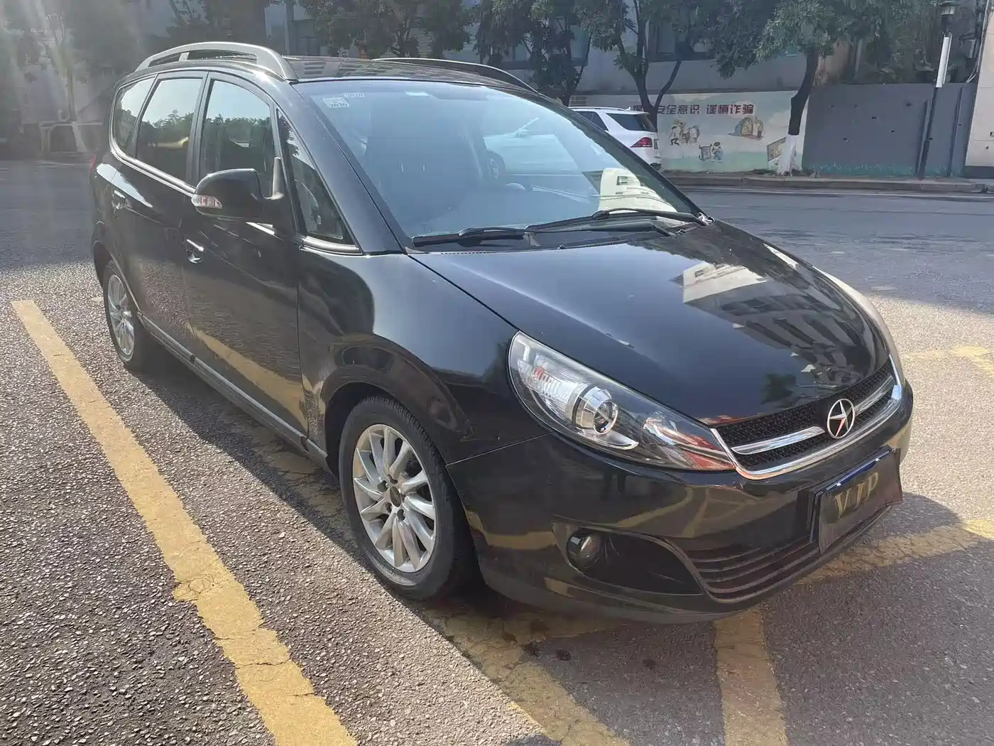 JAC Motors Refine M2 2014 2013 1.8L Automatic Luxury 5-seater