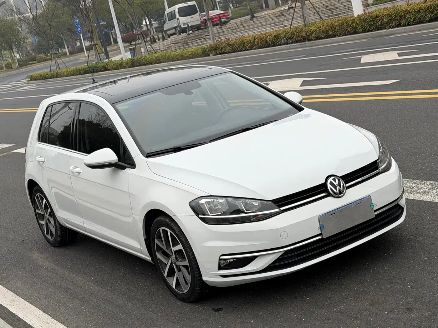 Volkswagen Golf 2020 Beloved Edition 280TSI DSG Luxury фото 3