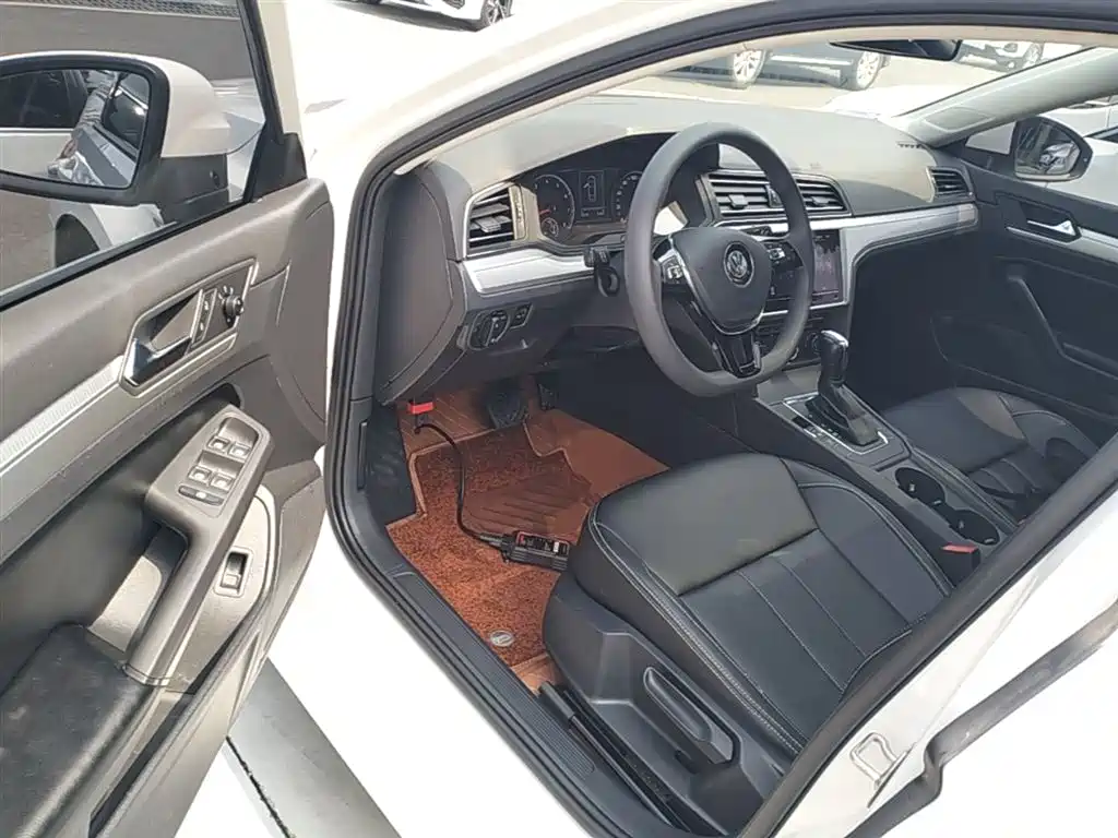 VOLKSWAGEN LINGDU