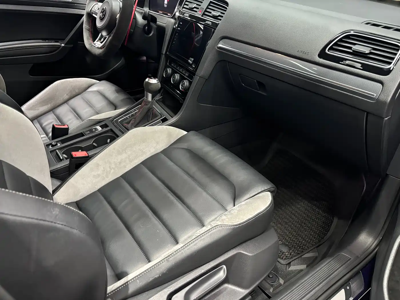 Volkswagen Golf 2020 Beloved Edition 280TSI DSG R-Line фото 7