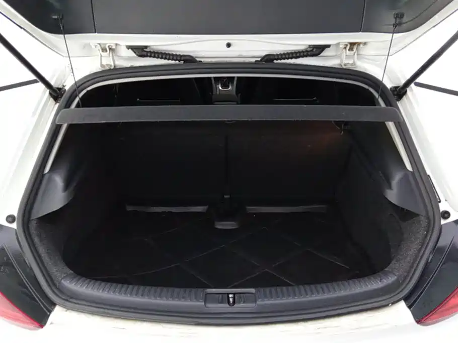 Volkswagen Scirocco 2015 1.4TSI Trend Edition фото 4