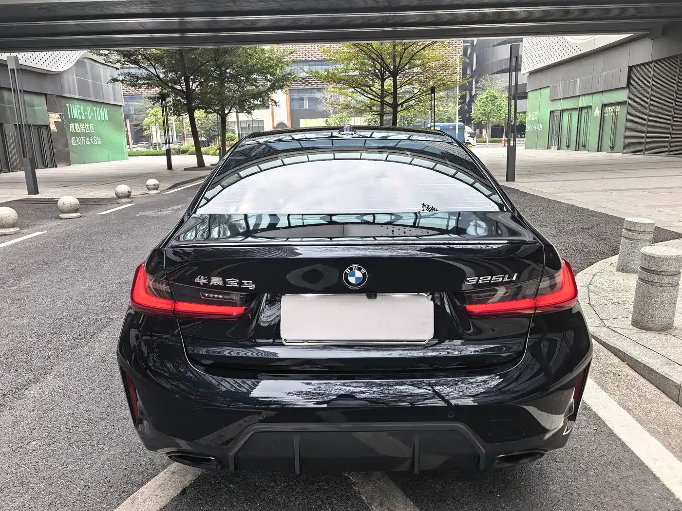 BMW 3 Series 2023 325Li M Sport Black Night Package фото 4