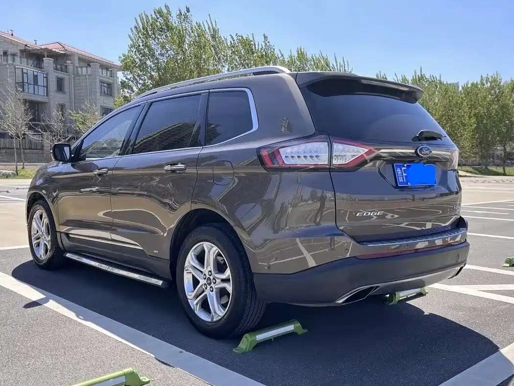 Photo 4 - Ford Edge
