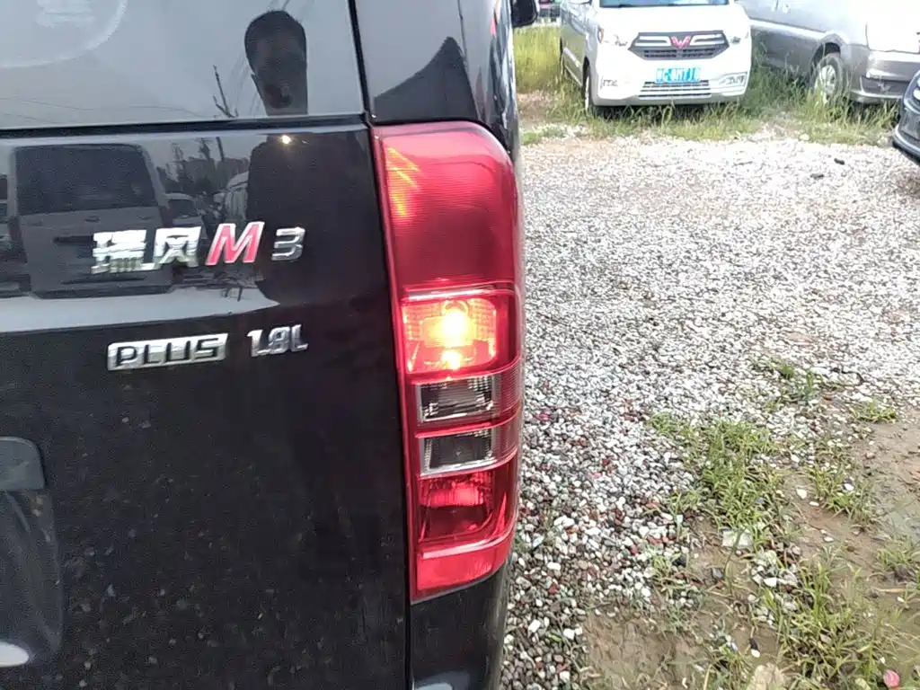 JAC Refine M3 2025 2025 PLUS 1.8L Manual Comfort 9-seater