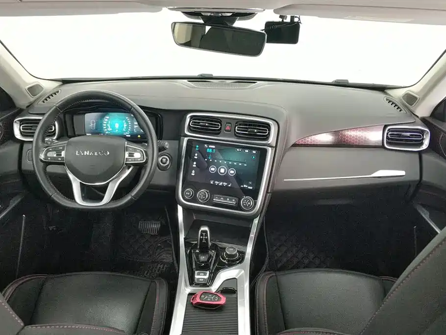 Lynk & Co 01 2017 2.0T AWD Pro фото 12