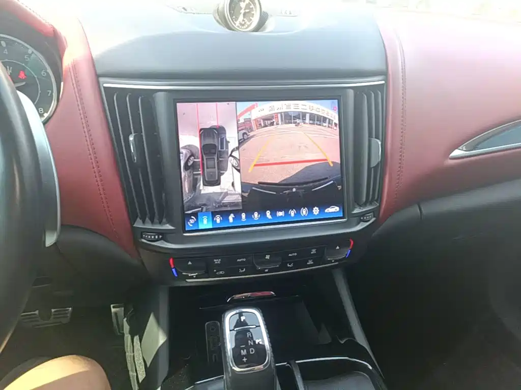 Photo 13 - Maserati Levante