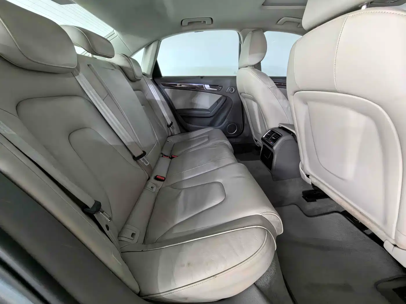Audi A4L 2011 2.0 TFSI Comfort фото 15