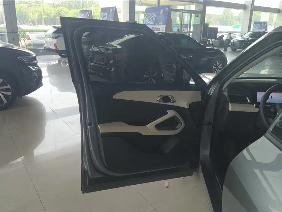 BYD Yuan UP 2025 Model 301KM Navigator фото 7