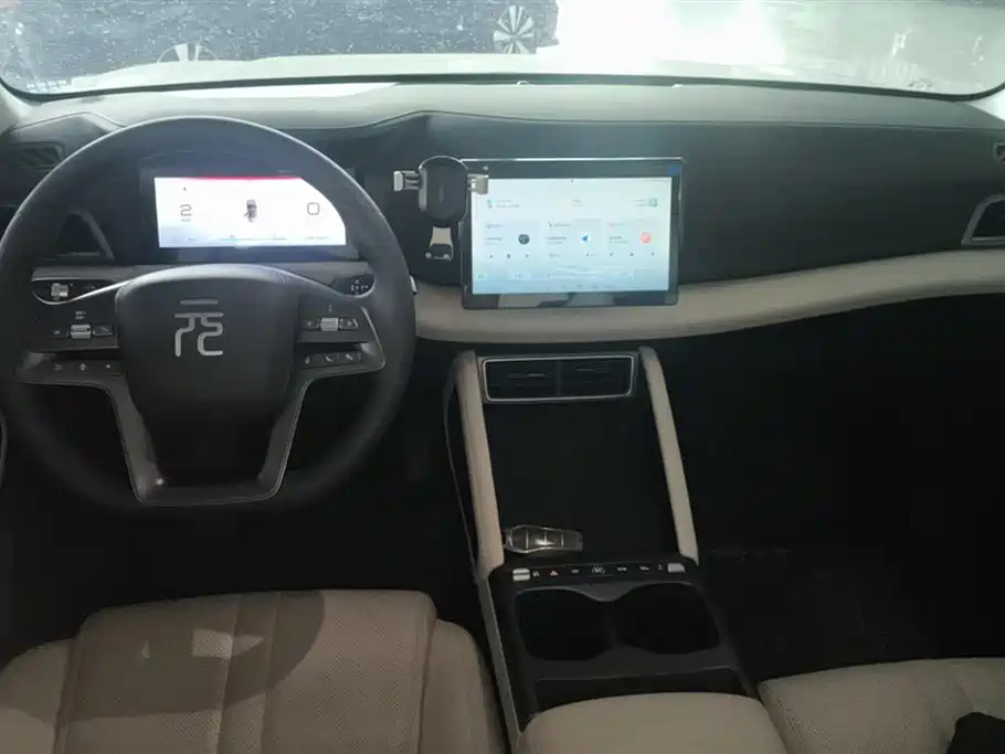 BYD Yuan UP 2025 Model 301KM Navigator фото 12