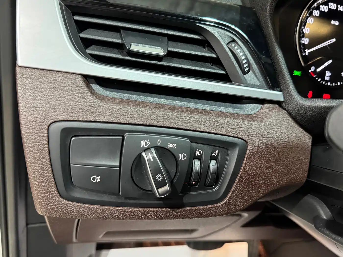 BMW X1 2022 sDrive25Li Leading фото 18