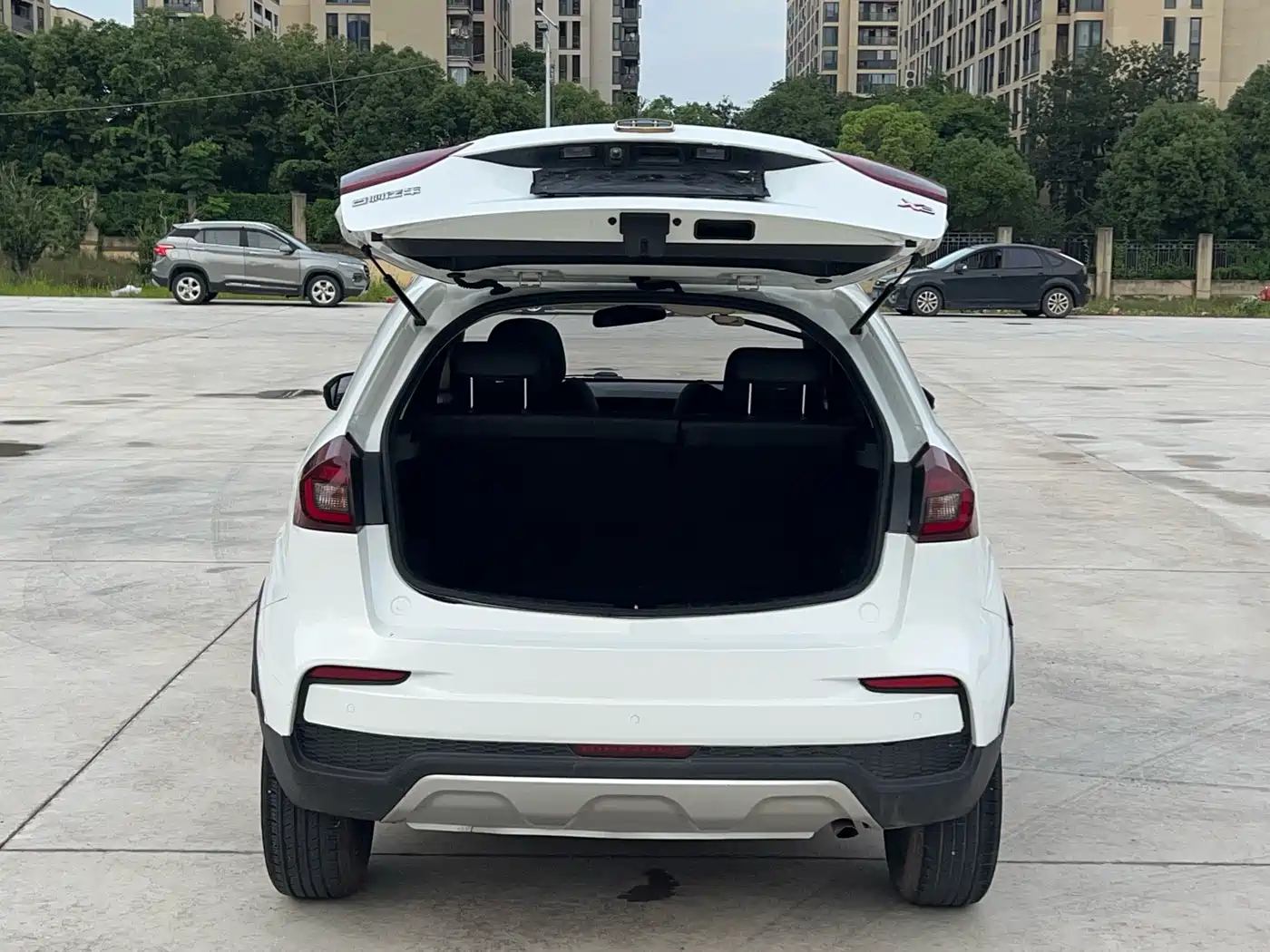 Фото 8 - Geely Vision X3